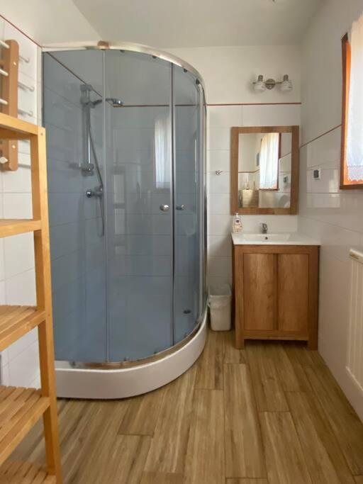 Nad Jeziorem Holiday home Guzowy Piec